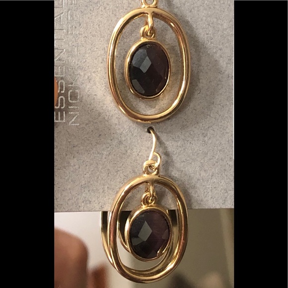 Golden tone earrings with stone - Picture 3 of 10